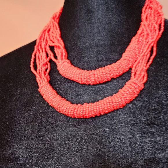 Red Coral twisted beaded two-strands necklace and earrings set - Picture 4 of 5